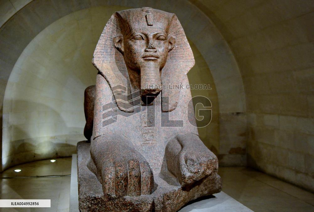 Illustrations - Louvre Museum - Paris