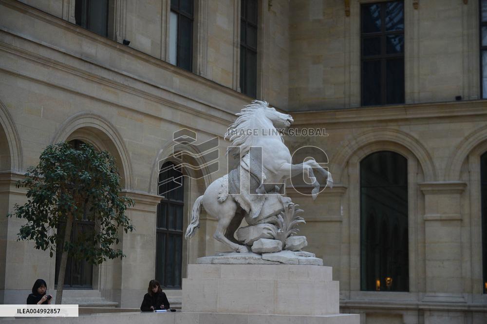 Illustrations - Louvre Museum - Paris