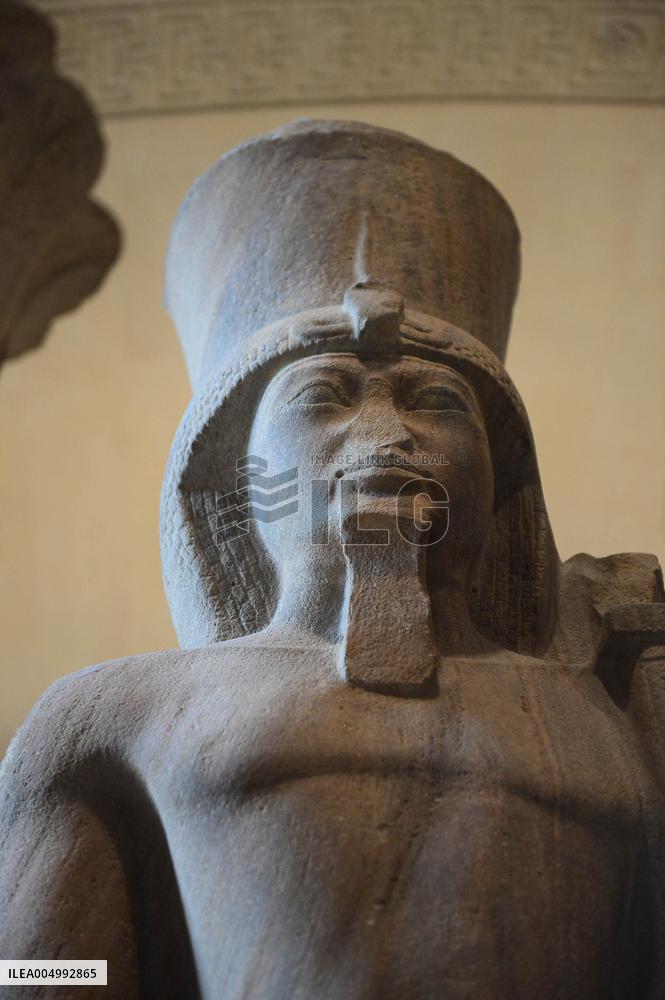 Illustrations - Louvre Museum - Paris