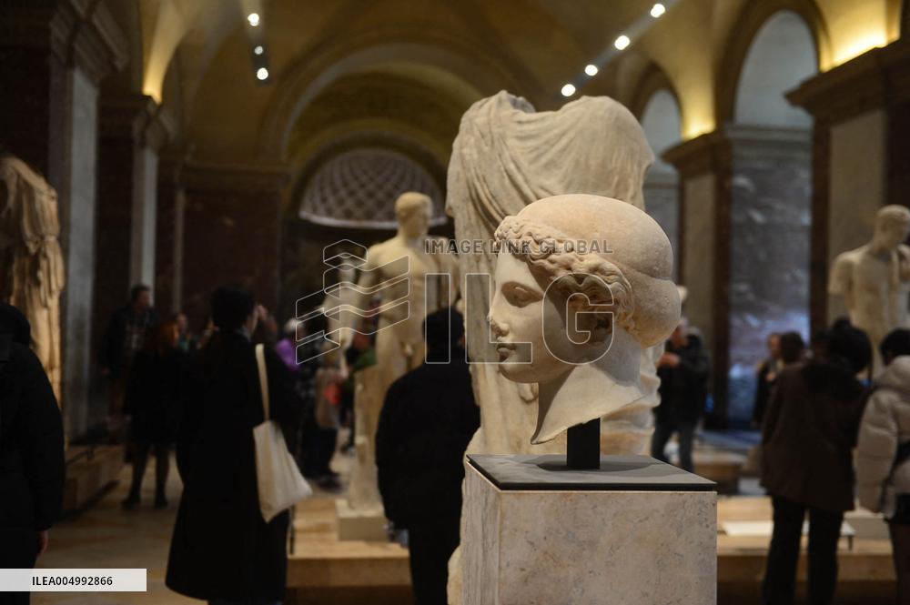 Illustrations - Louvre Museum - Paris