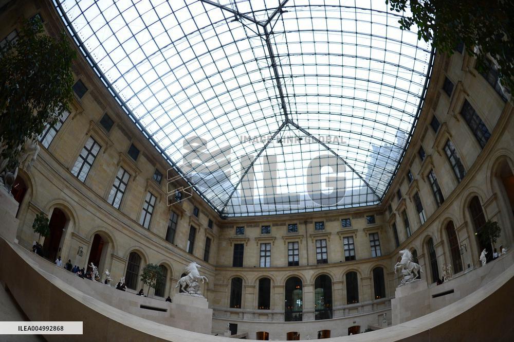 Illustrations - Louvre Museum - Paris