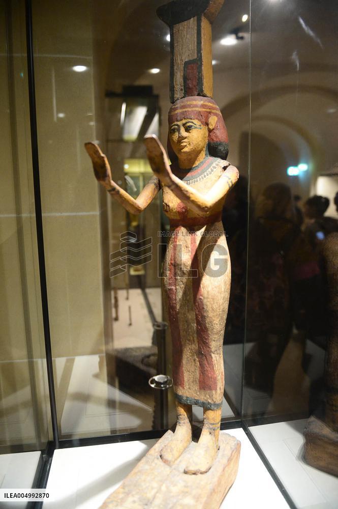 Illustrations - Louvre Museum - Paris