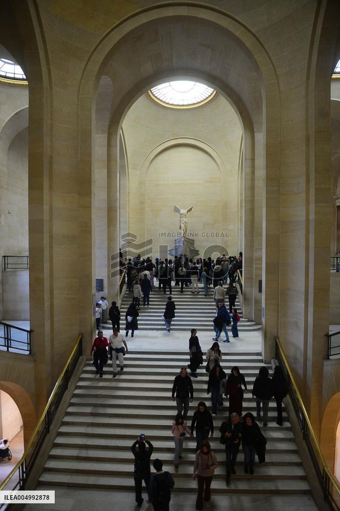 Illustrations - Louvre Museum - Paris