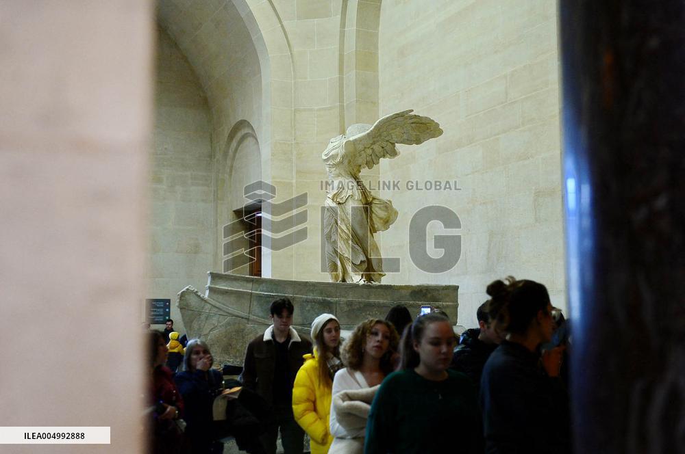 Illustrations - Louvre Museum - Paris