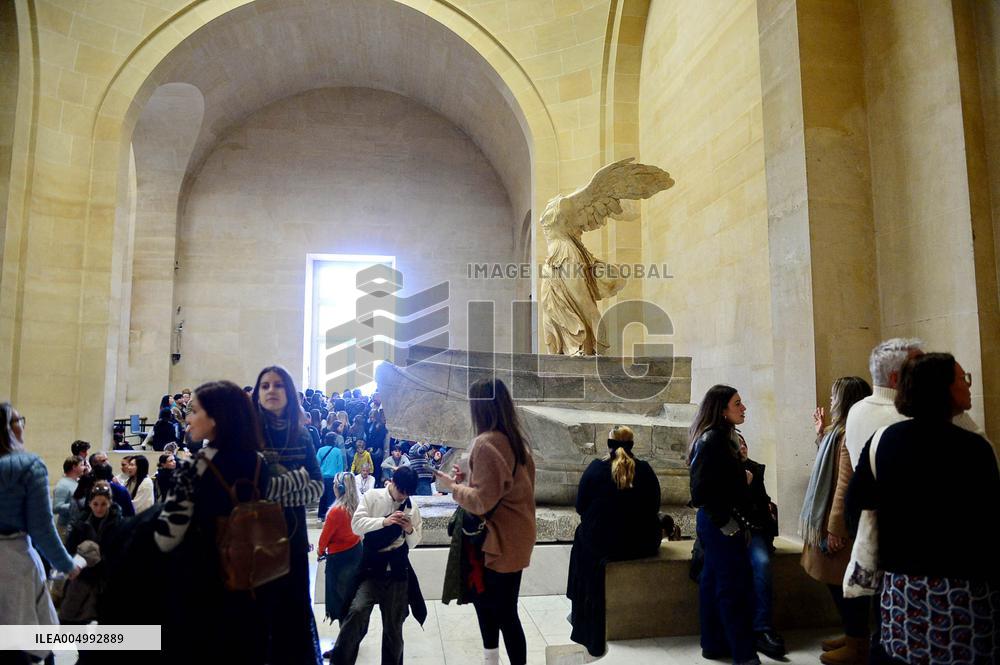 Illustrations - Louvre Museum - Paris