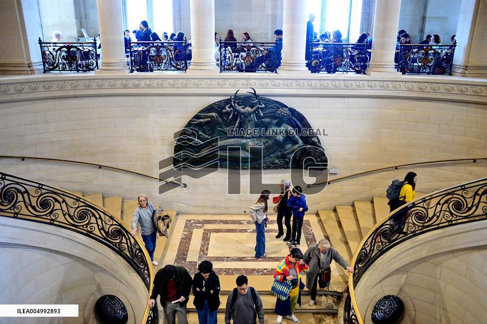 Illustrations - Louvre Museum - Paris