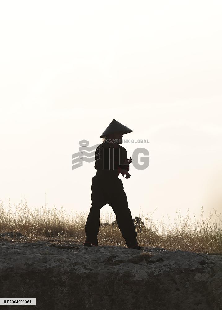 Kurdish Kung Fu Master Kawlokei's Discipline - Iraq