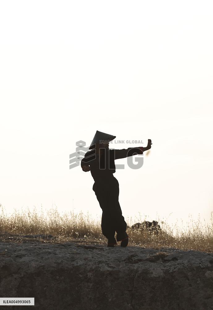 Kurdish Kung Fu Master Kawlokei's Discipline - Iraq