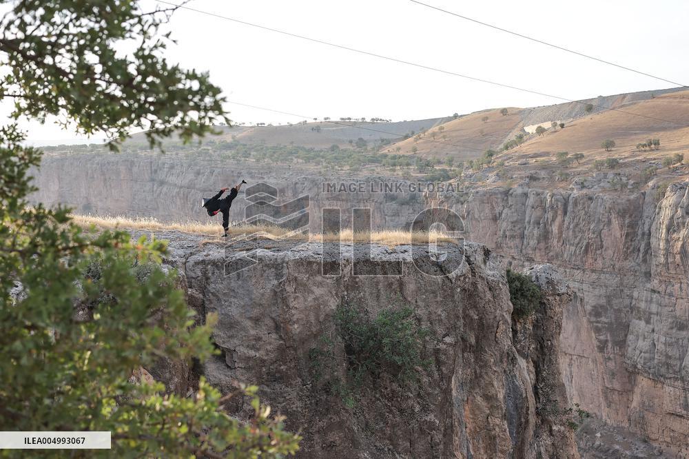 Kurdish Kung Fu Master Kawlokei's Discipline - Iraq