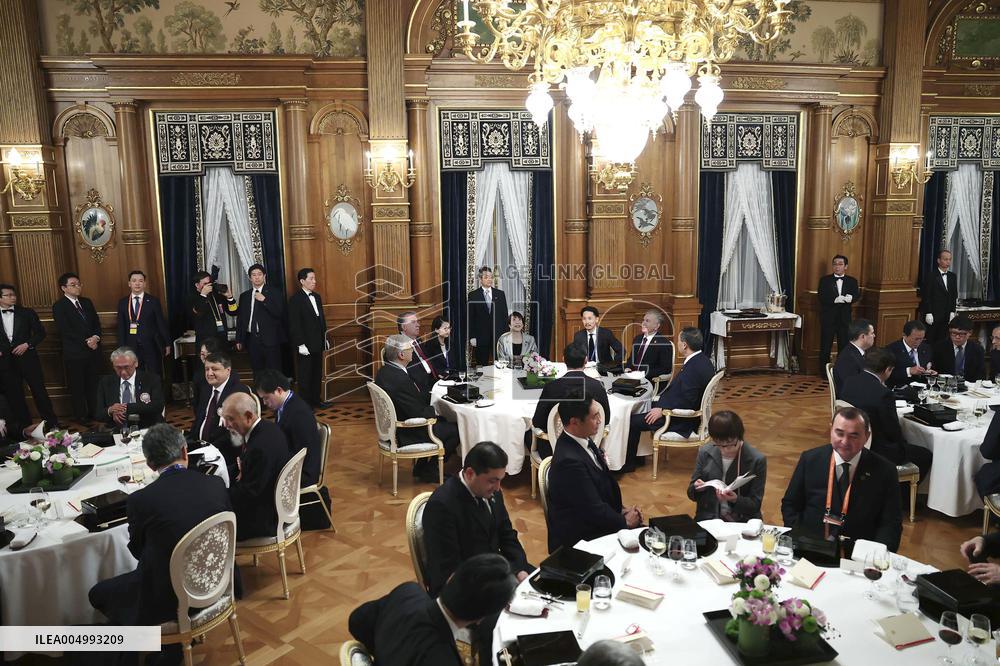 Japan PM hosts banquet for leaders of 5 Central Asian nations
