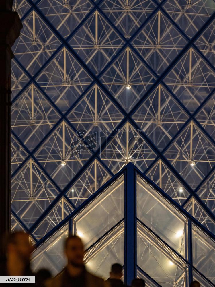 Illustration - Louvre Museum