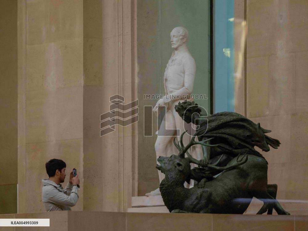 Illustration - Louvre Museum