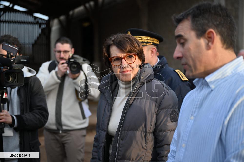 French Minister of Agriculture Visits A Farm - Yvelines