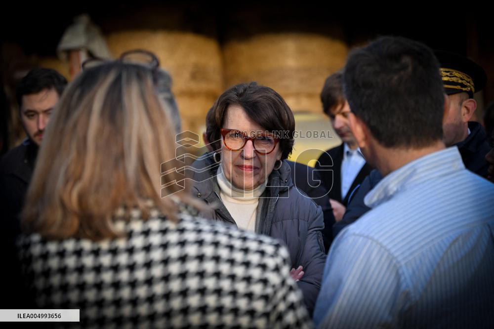 French Minister of Agriculture Visits A Farm - Yvelines