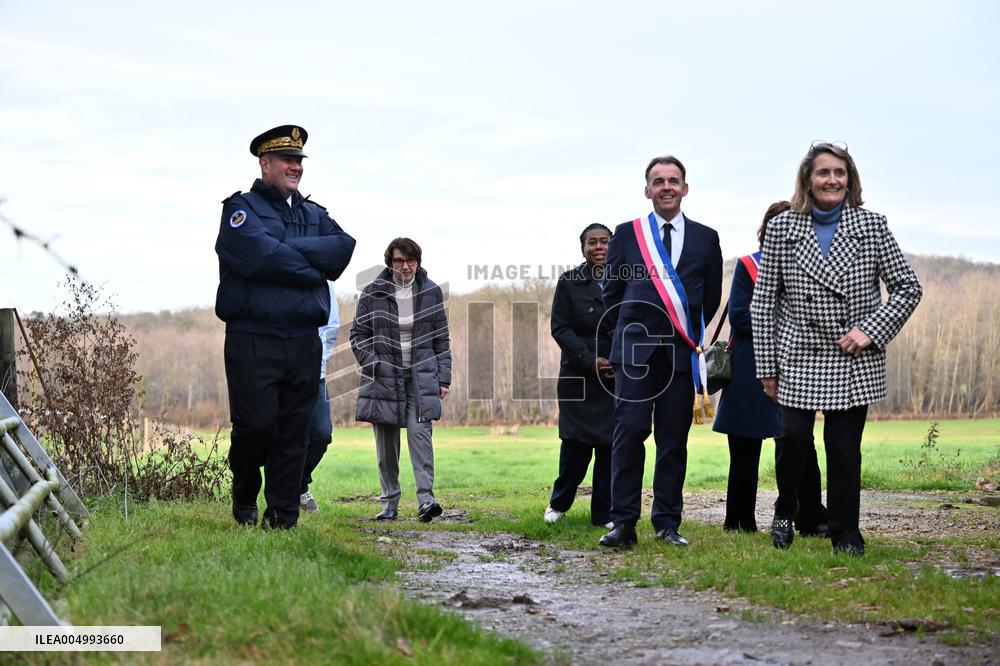 French Minister of Agriculture Visits A Farm - Yvelines