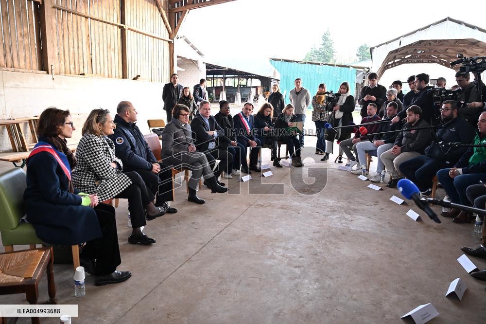 French Minister of Agriculture Visits A Farm - Yvelines