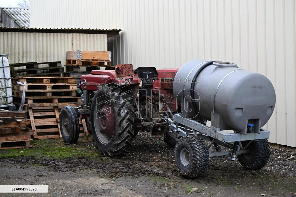 French Minister of Agriculture Visits A Farm - Yvelines