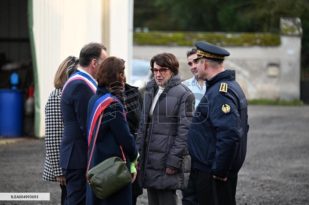 French Minister of Agriculture Visits A Farm - Yvelines