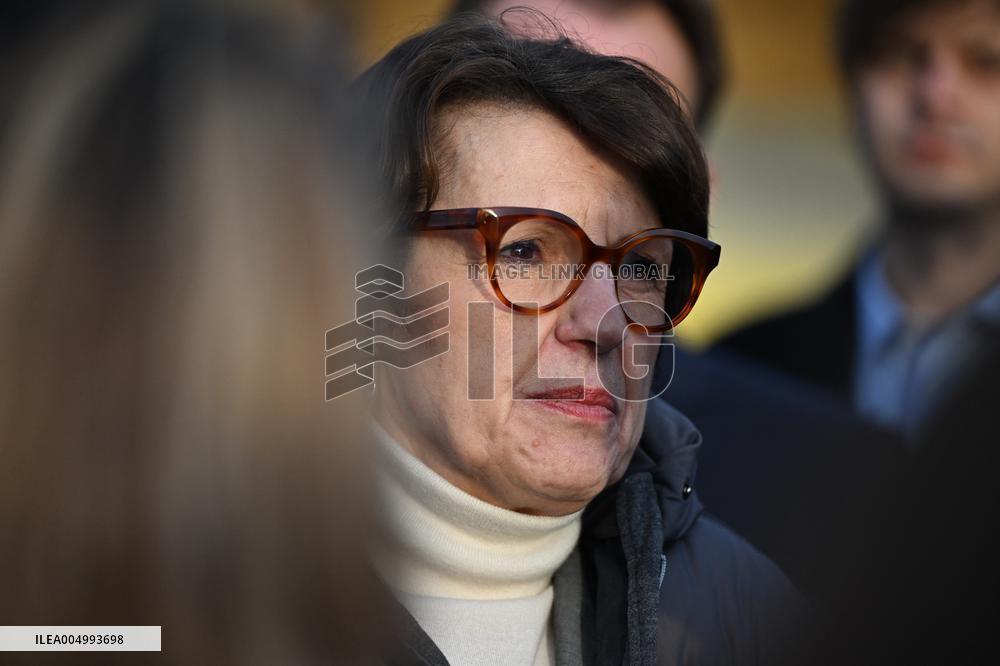 French Minister of Agriculture Visits A Farm - Yvelines