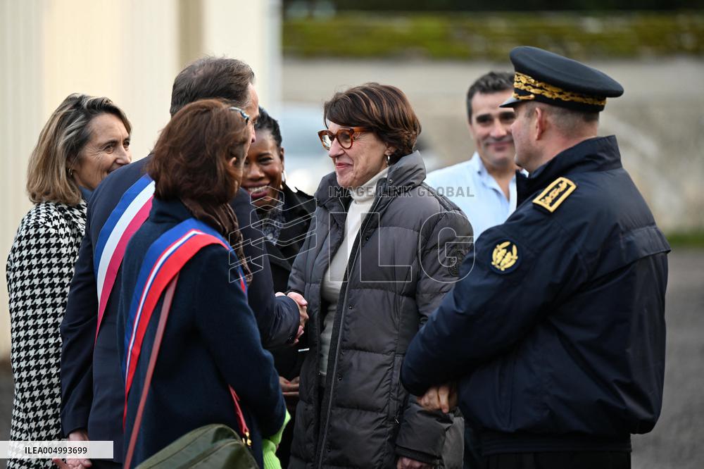French Minister of Agriculture Visits A Farm - Yvelines