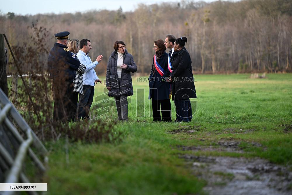 French Minister of Agriculture Visits A Farm - Yvelines