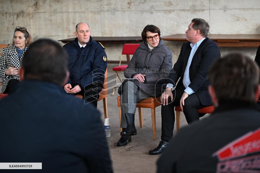 French Minister of Agriculture Visits A Farm - Yvelines