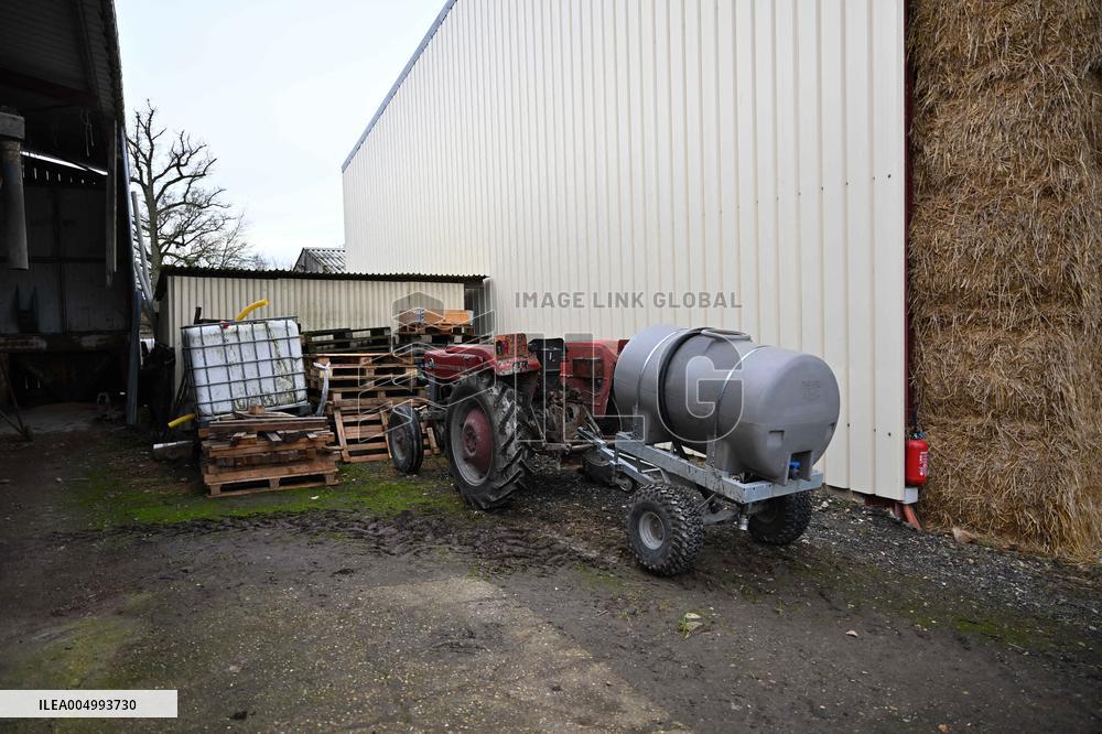 French Minister of Agriculture Visits A Farm - Yvelines