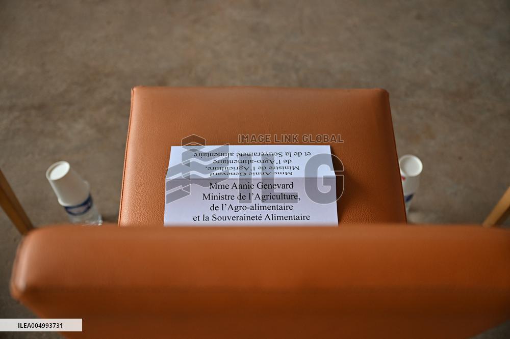 French Minister of Agriculture Visits A Farm - Yvelines