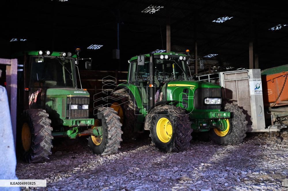 French Minister of Agriculture Visits A Farm - Yvelines