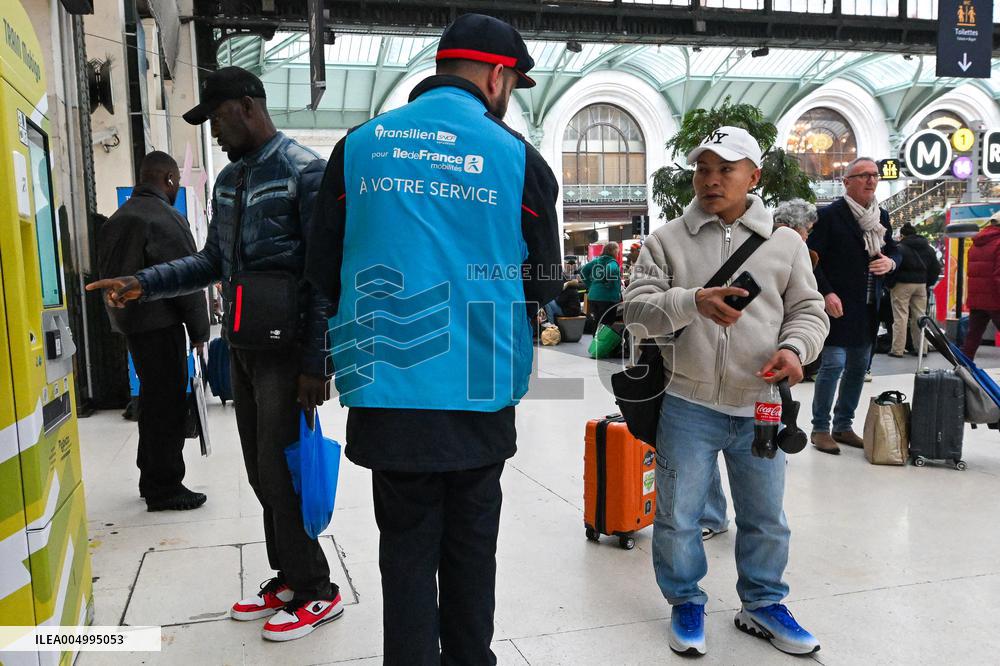 Christmas Holiday Travel Departures - Paris