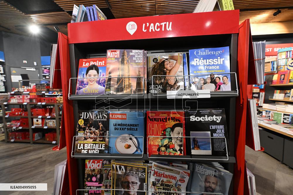 Christmas Holiday Travel Departures - Paris