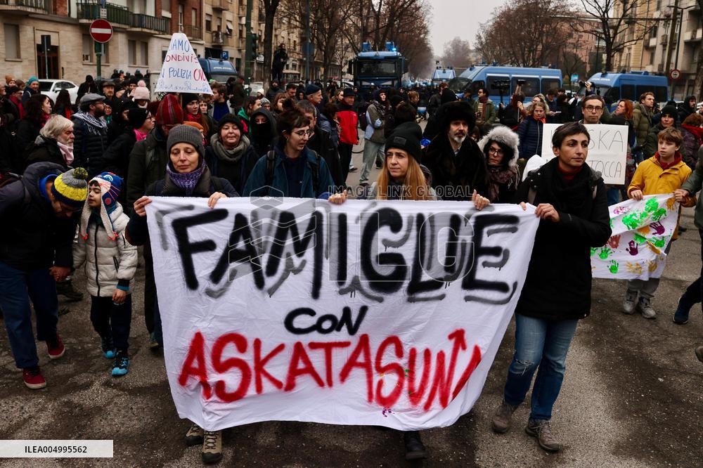 Clashes During The Protest Against The Askatasuna Eviction - Turin