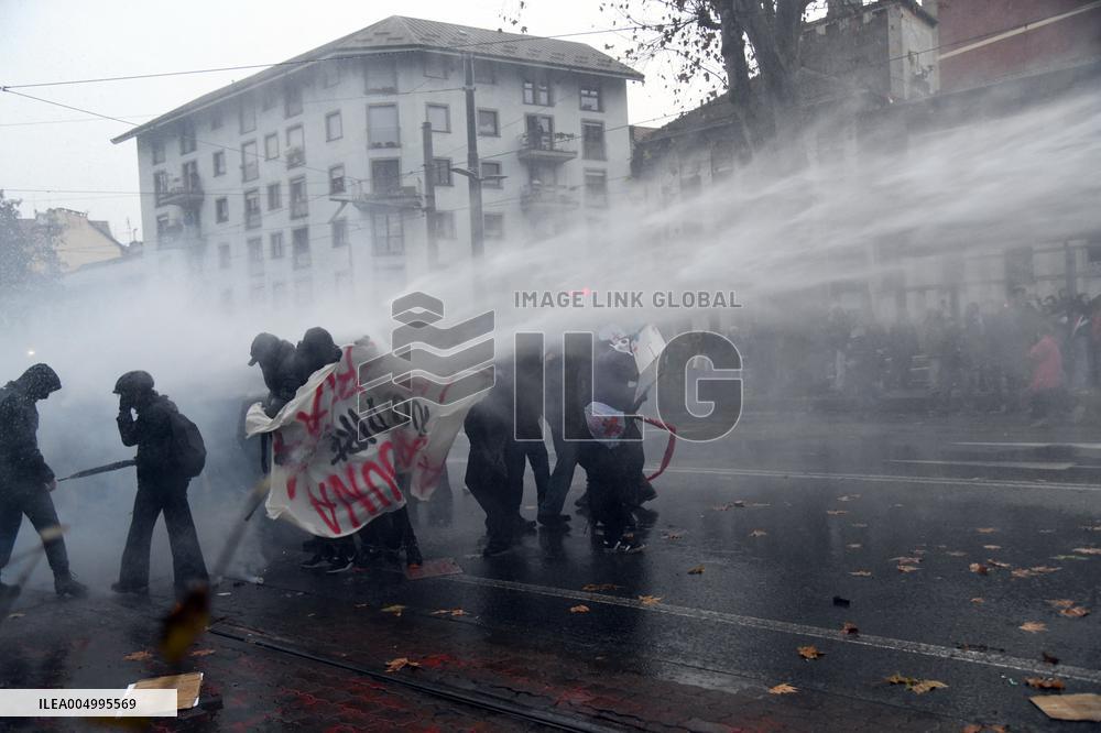 Clashes During The Protest Against The Askatasuna Eviction - Turin
