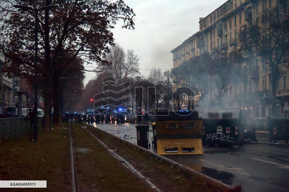Clashes During The Protest Against The Askatasuna Eviction - Turin