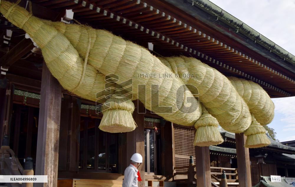 Giant "shimenawa" straw rope replacement at shrine