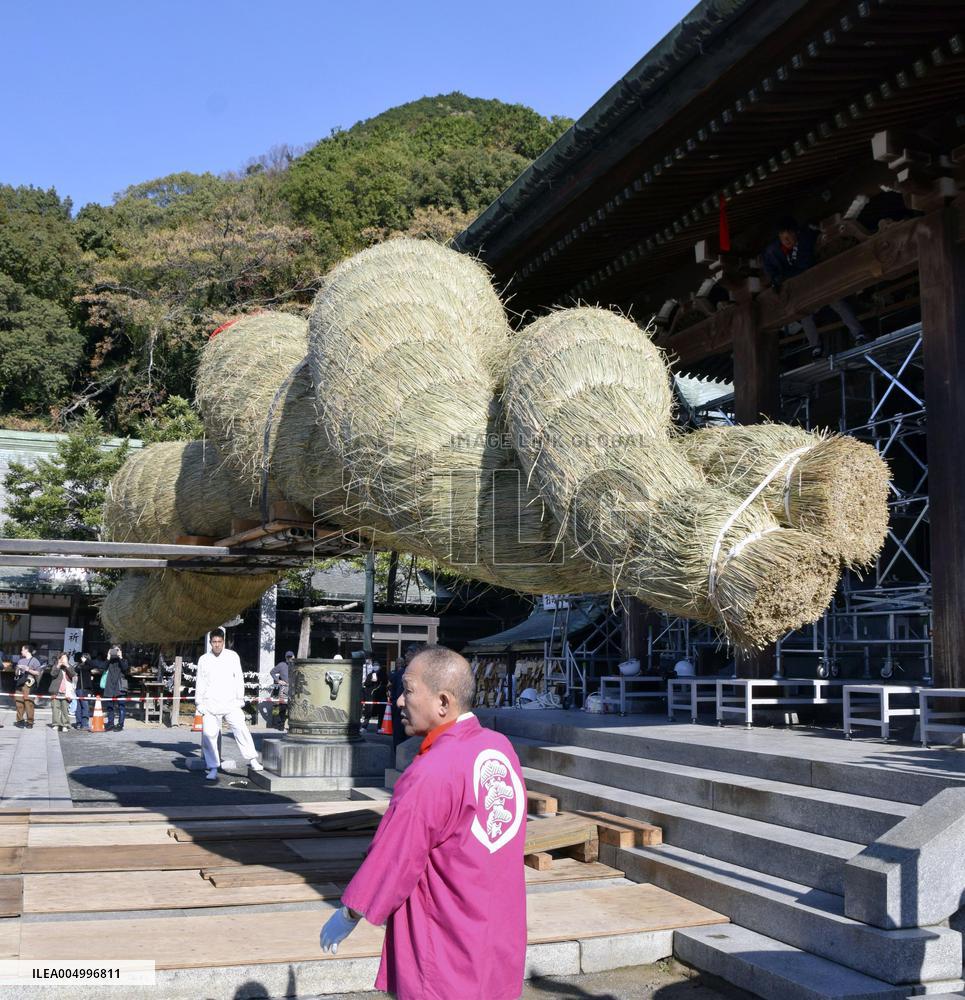 Giant "shimenawa" straw rope replacement at shrine