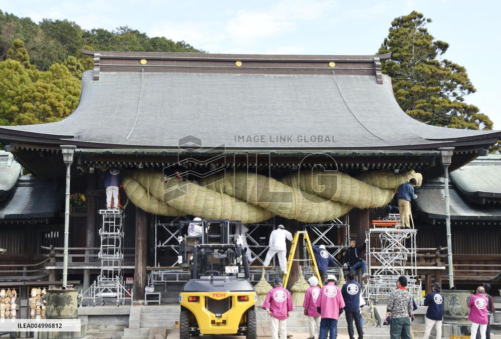Giant "shimenawa" straw rope replacement at shrine