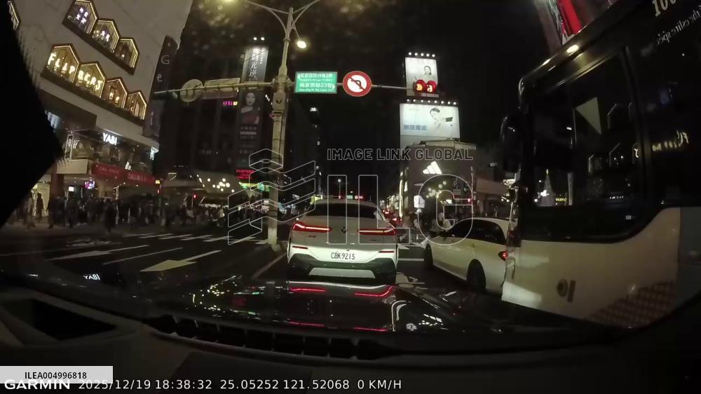 Taiwan: Knife and Smoke Grenades Attack at MRT Stations in Taipei 10