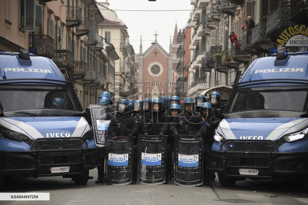 Protest Aska Non Si Chiude In Torino - Italy