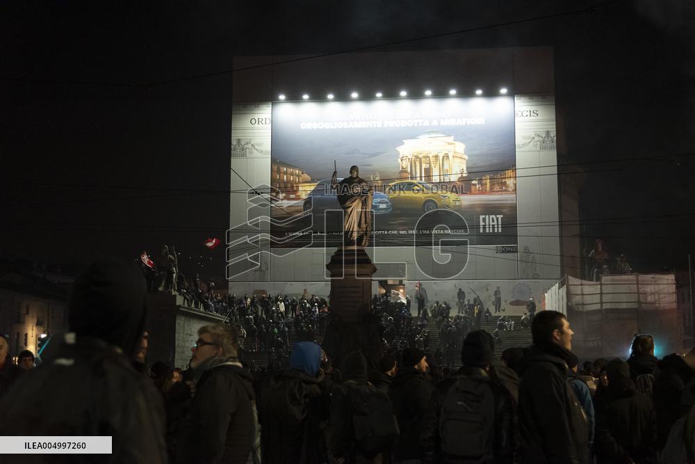 Protest Aska Non Si Chiude In Torino - Italy