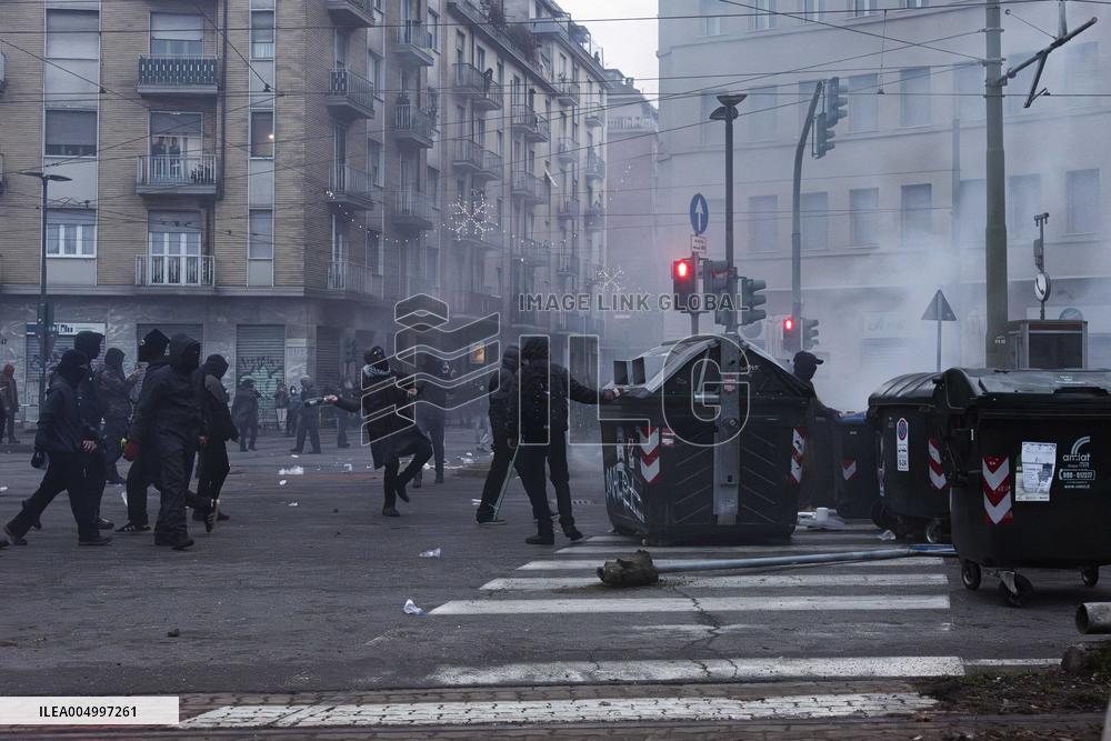 Protest Aska Non Si Chiude In Torino - Italy