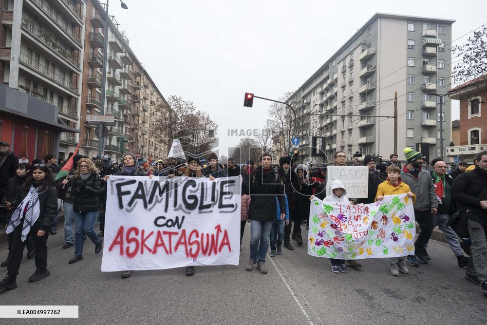 Protest Aska Non Si Chiude In Torino - Italy