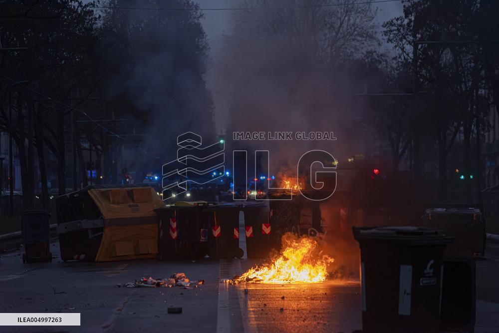 Protest Aska Non Si Chiude In Torino - Italy