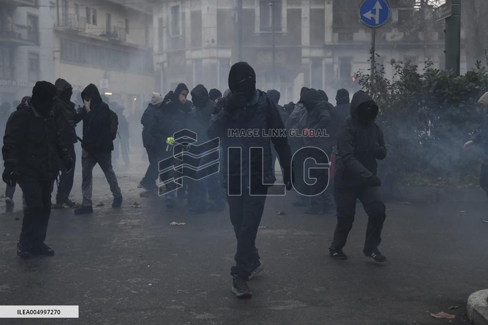 Protest Aska Non Si Chiude In Torino - Italy
