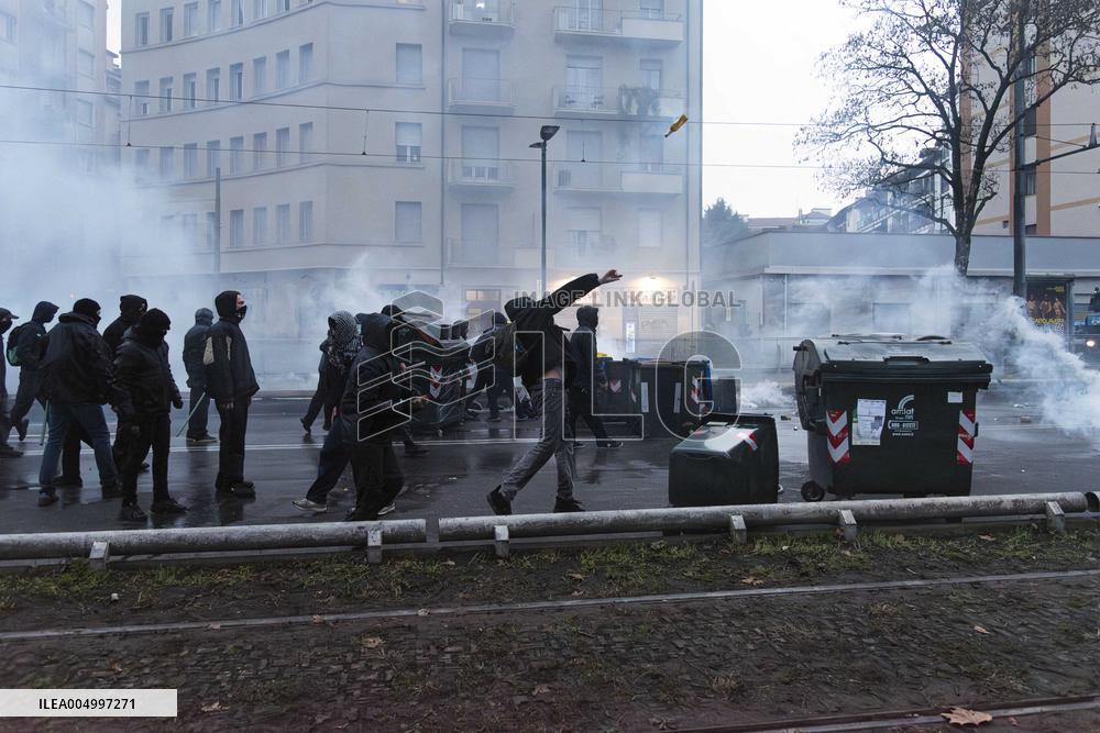 Protest Aska Non Si Chiude In Torino - Italy