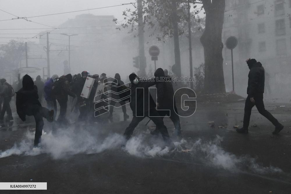 Protest Aska Non Si Chiude In Torino - Italy