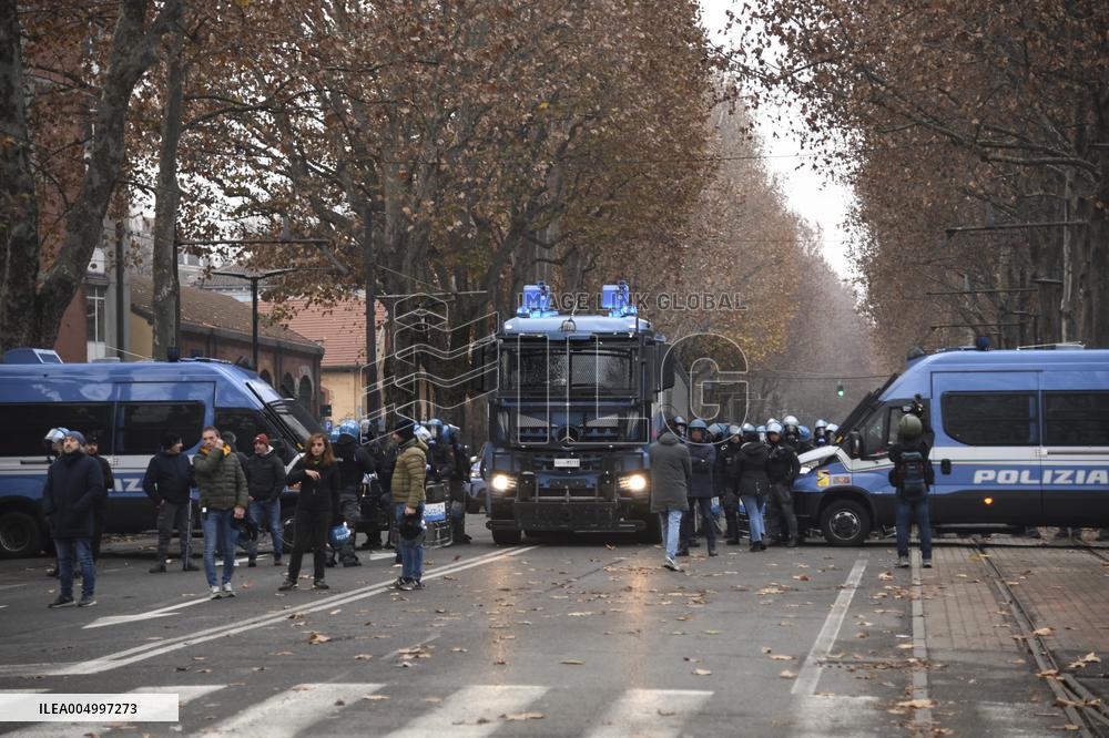 Protest Aska Non Si Chiude In Torino - Italy