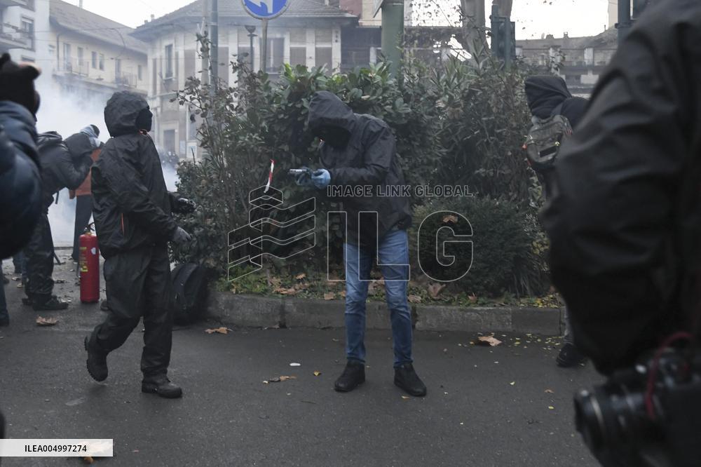 Protest Aska Non Si Chiude In Torino - Italy
