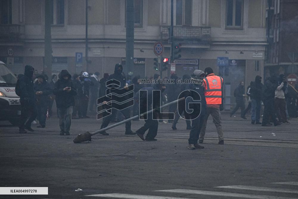 Protest Aska Non Si Chiude In Torino - Italy