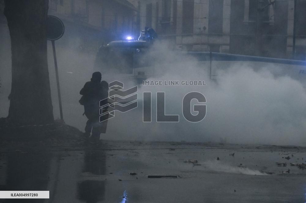 Protest Aska Non Si Chiude In Torino - Italy